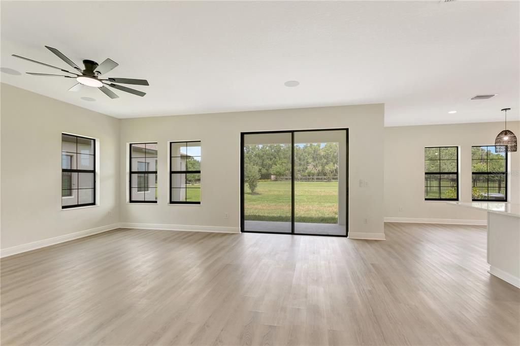 En Venta: $599,900 (4 camas, 2 baños, 2804 Pies cuadrados)