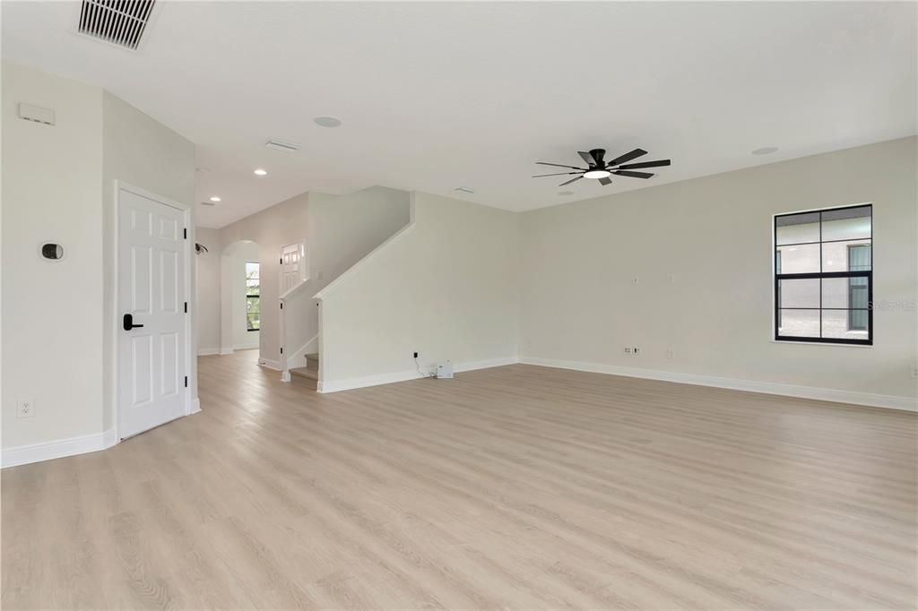 En Venta: $599,900 (4 camas, 2 baños, 2804 Pies cuadrados)