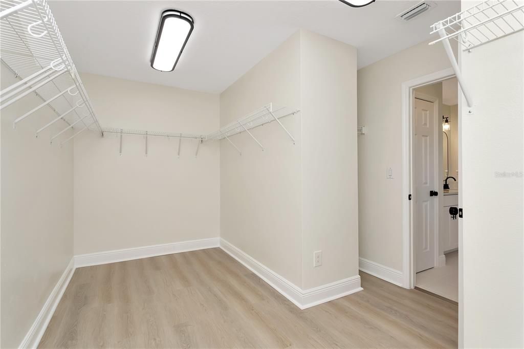En Venta: $599,900 (4 camas, 2 baños, 2804 Pies cuadrados)