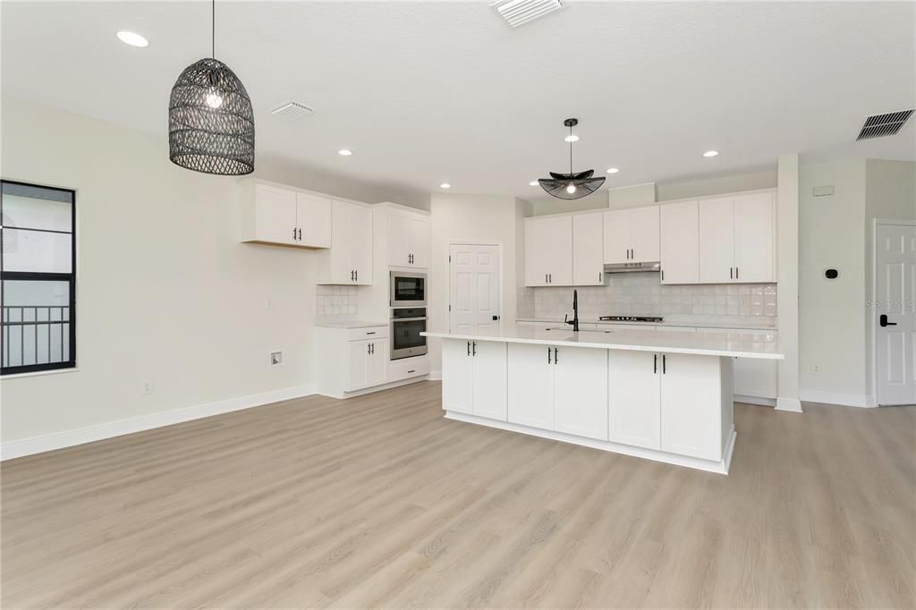 En Venta: $599,900 (4 camas, 2 baños, 2804 Pies cuadrados)