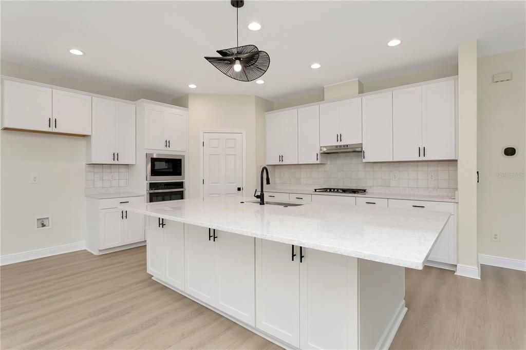 En Venta: $599,900 (4 camas, 2 baños, 2804 Pies cuadrados)