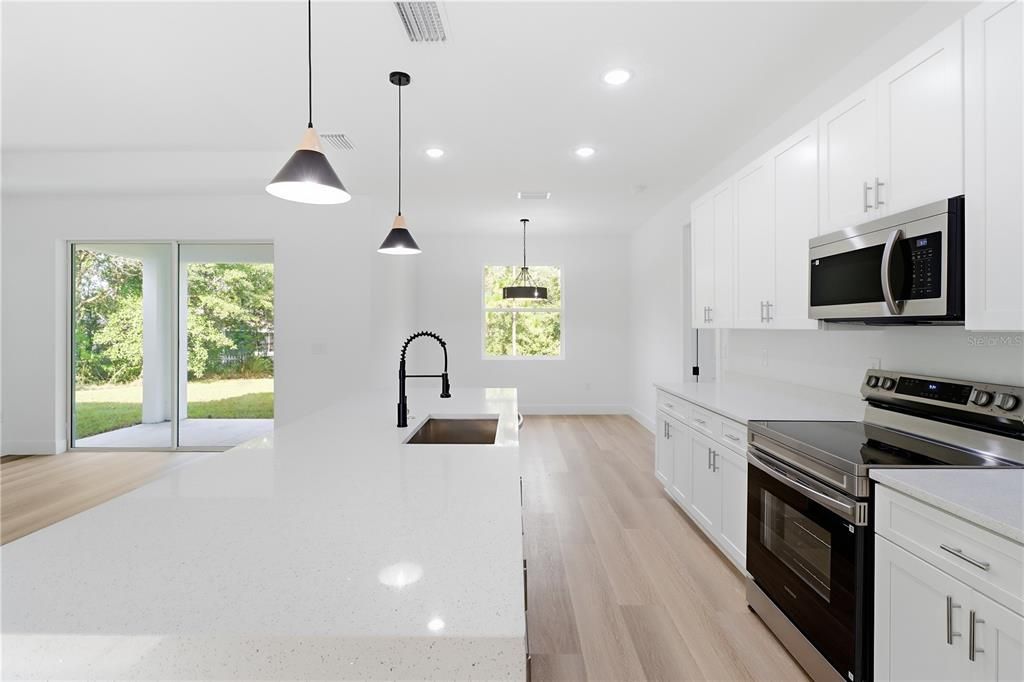 En Venta: $279,000 (3 camas, 2 baños, 1616 Pies cuadrados)