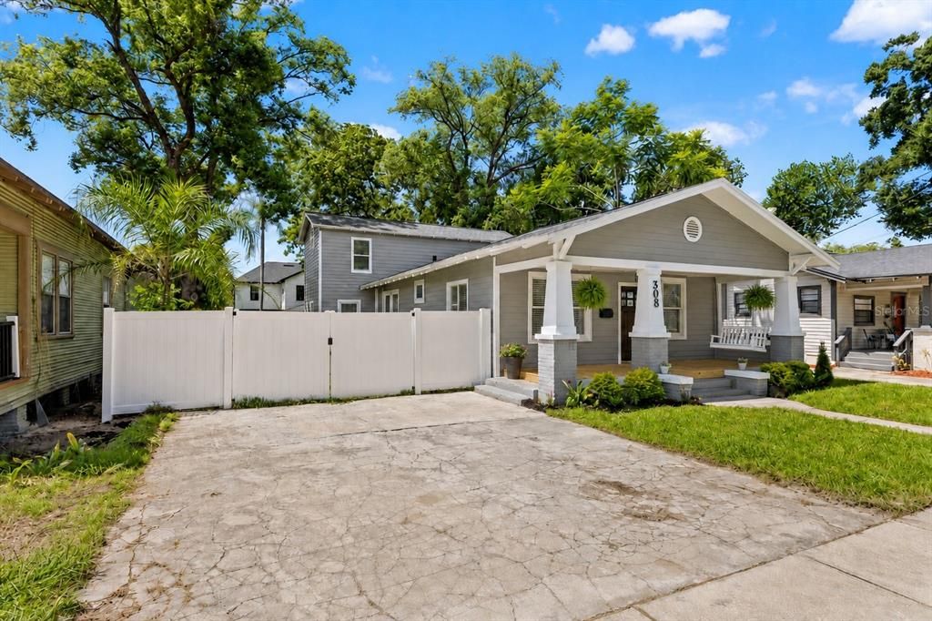 На продажу: $698,999 (4 спален, 3 ванн, 1972 Квадратных фут)