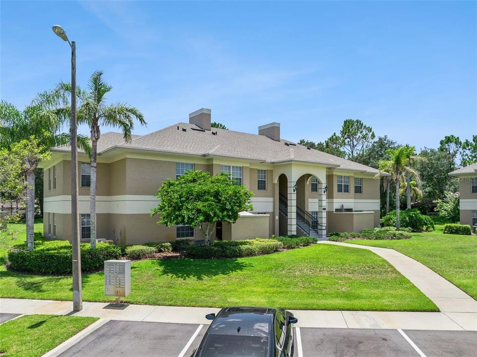 For Sale: $159,900 (2 beds, 2 baths, 1017 Square Feet)