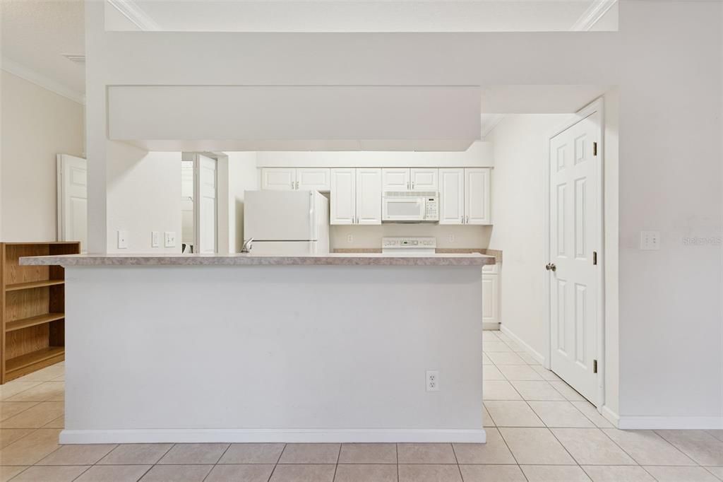 For Sale: $159,900 (2 beds, 2 baths, 1017 Square Feet)