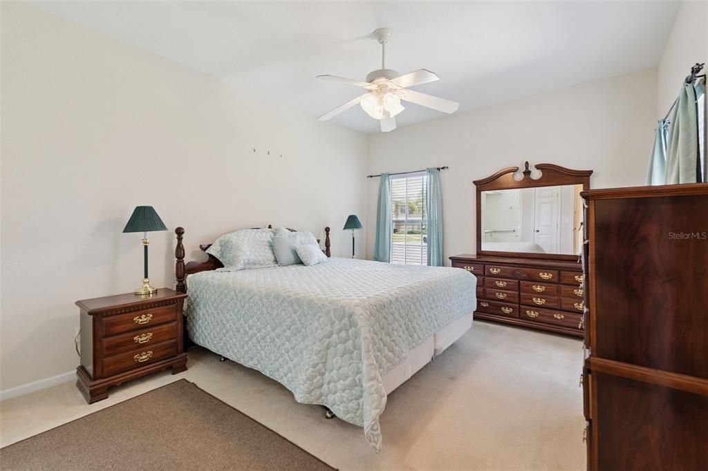 For Sale: $159,900 (2 beds, 2 baths, 1017 Square Feet)