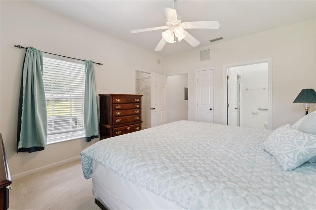 For Sale: $159,900 (2 beds, 2 baths, 1017 Square Feet)