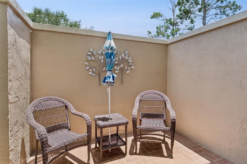 For Sale: $159,900 (2 beds, 2 baths, 1017 Square Feet)