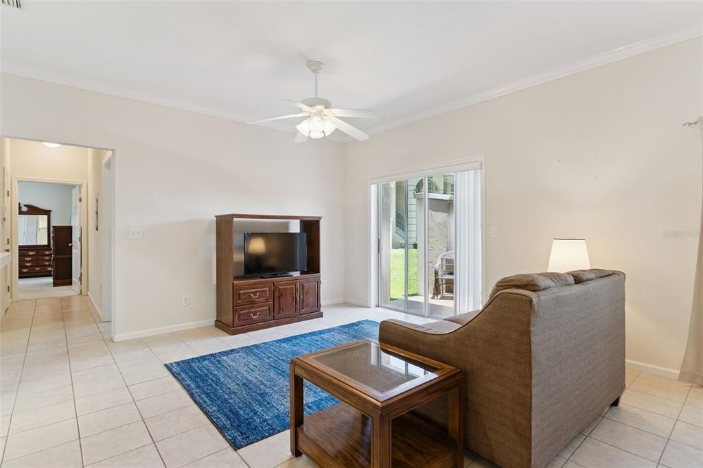 For Sale: $159,900 (2 beds, 2 baths, 1017 Square Feet)