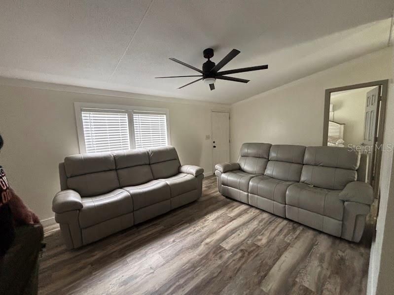 For Sale: $149,900 (3 beds, 2 baths, 920 Square Feet)