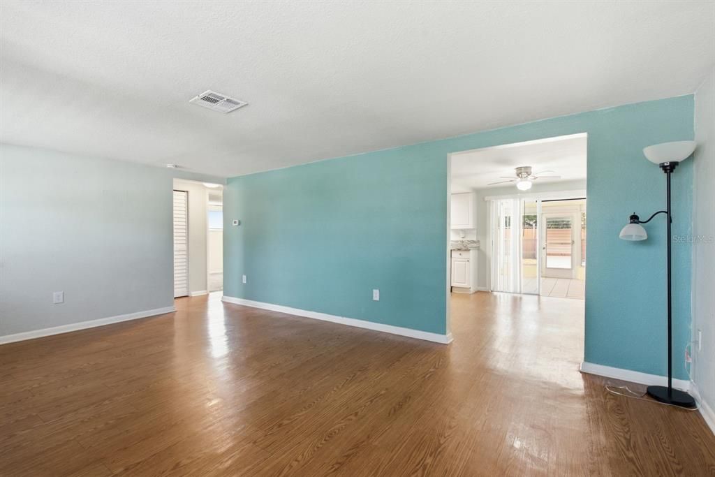 En Venta: $259,900 (3 camas, 2 baños, 1307 Pies cuadrados)