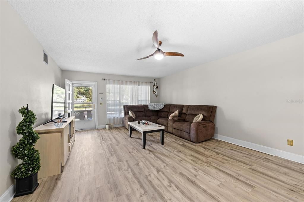 En Venta: $169,999 (2 camas, 2 baños, 1370 Pies cuadrados)
