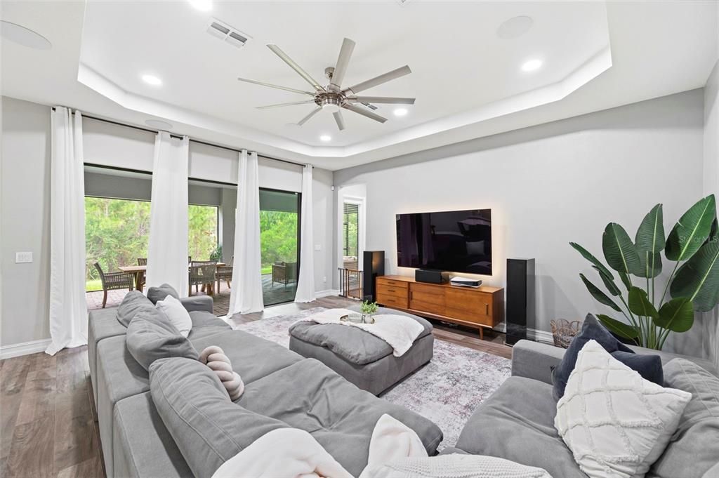 En Venta: $1,100,000 (5 camas, 5 baños, 4535 Pies cuadrados)