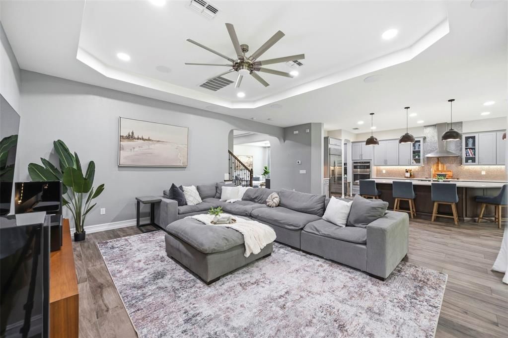 En Venta: $1,100,000 (5 camas, 5 baños, 4535 Pies cuadrados)