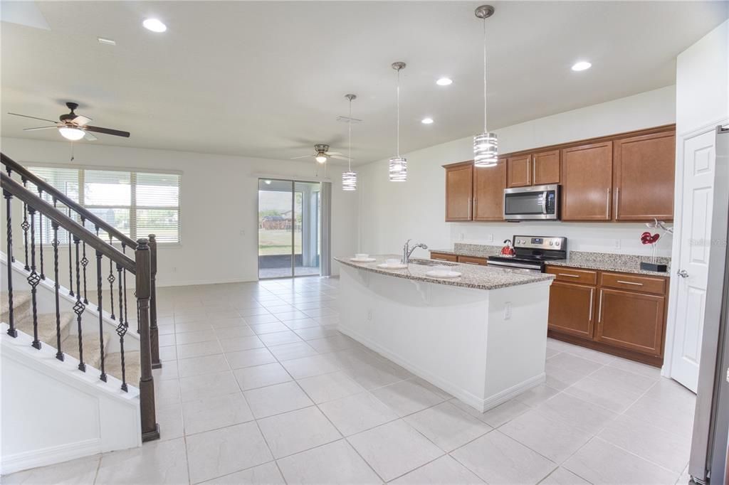 For Rent: $2,900 (4 beds, 2 baths, 2612 Square Feet)