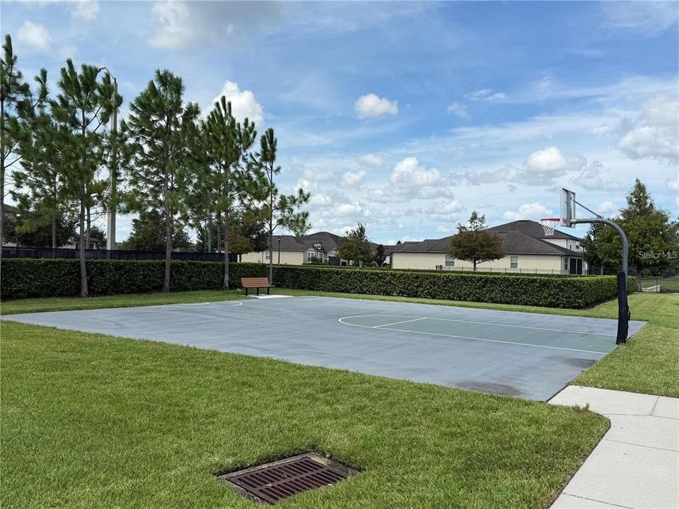 For Rent: $2,900 (4 beds, 2 baths, 2612 Square Feet)