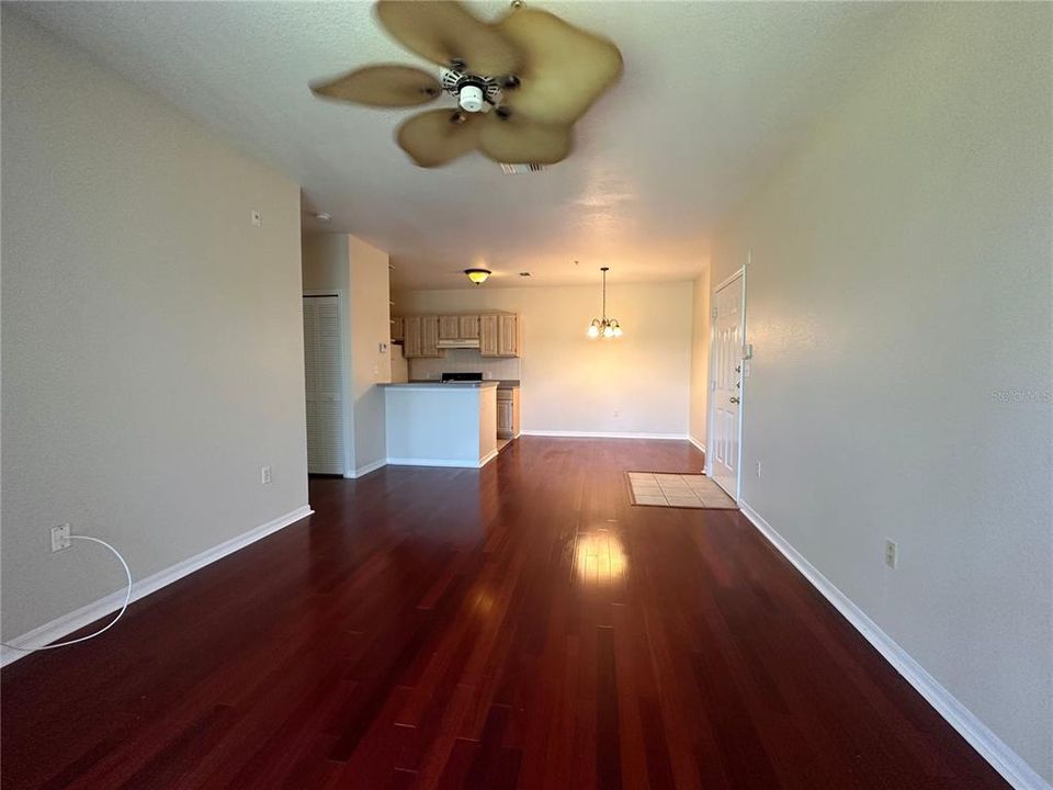 Active With Contract: $118,000 (1 beds, 1 baths, 749 Square Feet)