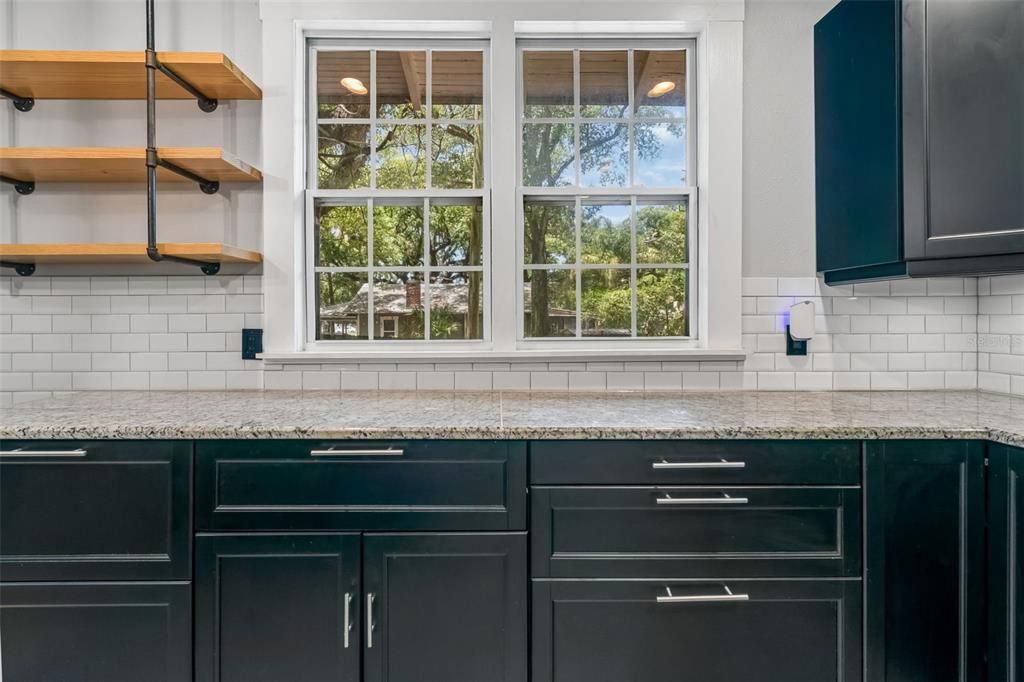 Activo con contrato: $420,000 (3 camas, 2 baños, 1333 Pies cuadrados)