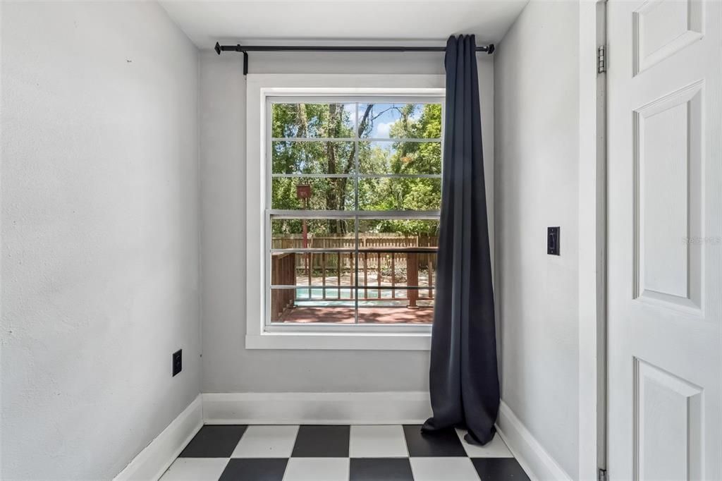 Activo con contrato: $420,000 (3 camas, 2 baños, 1333 Pies cuadrados)