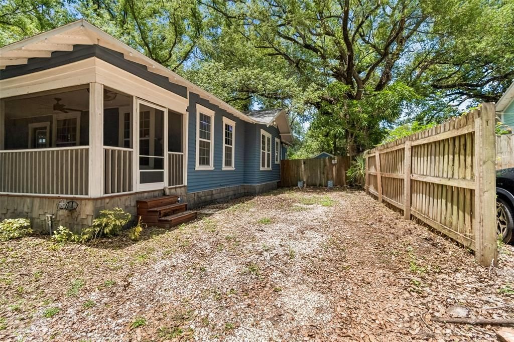 Activo con contrato: $420,000 (3 camas, 2 baños, 1333 Pies cuadrados)