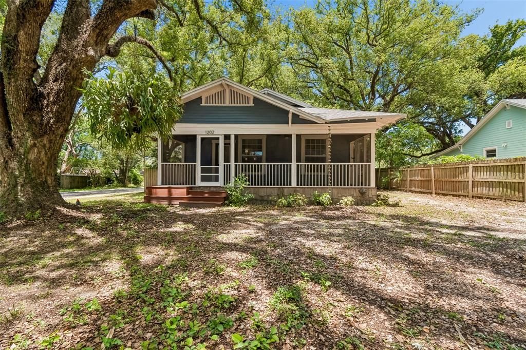 Activo con contrato: $420,000 (3 camas, 2 baños, 1333 Pies cuadrados)