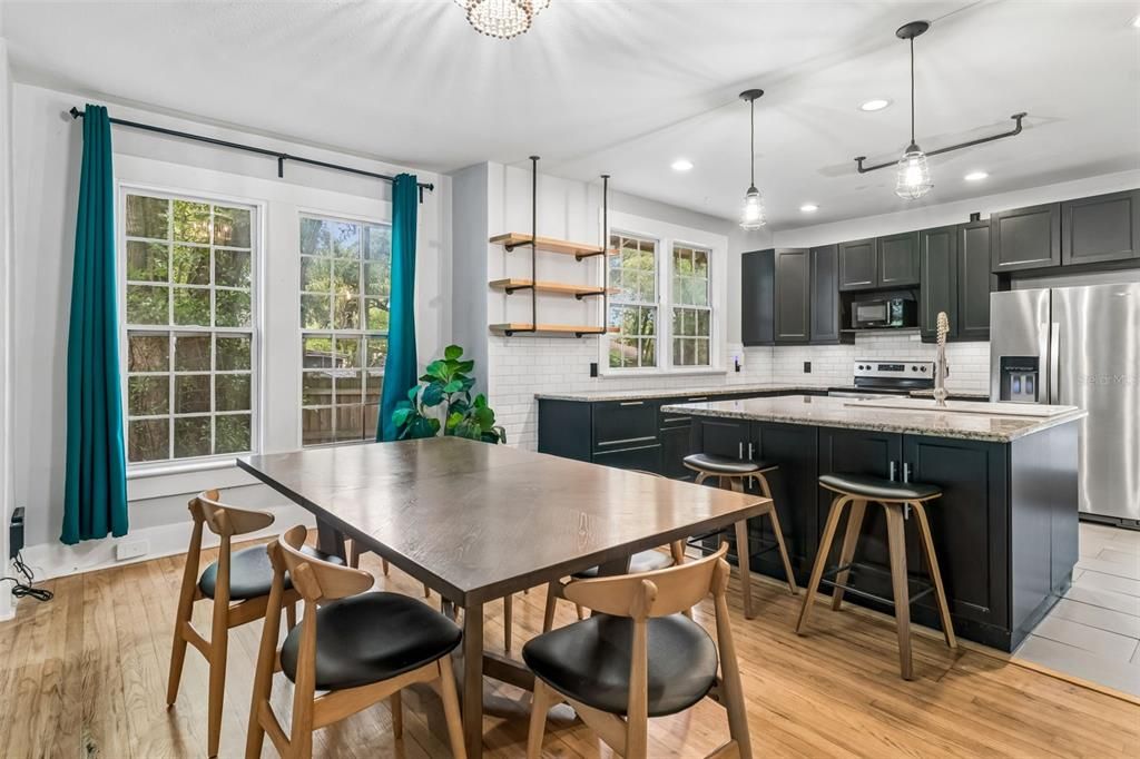 Activo con contrato: $420,000 (3 camas, 2 baños, 1333 Pies cuadrados)