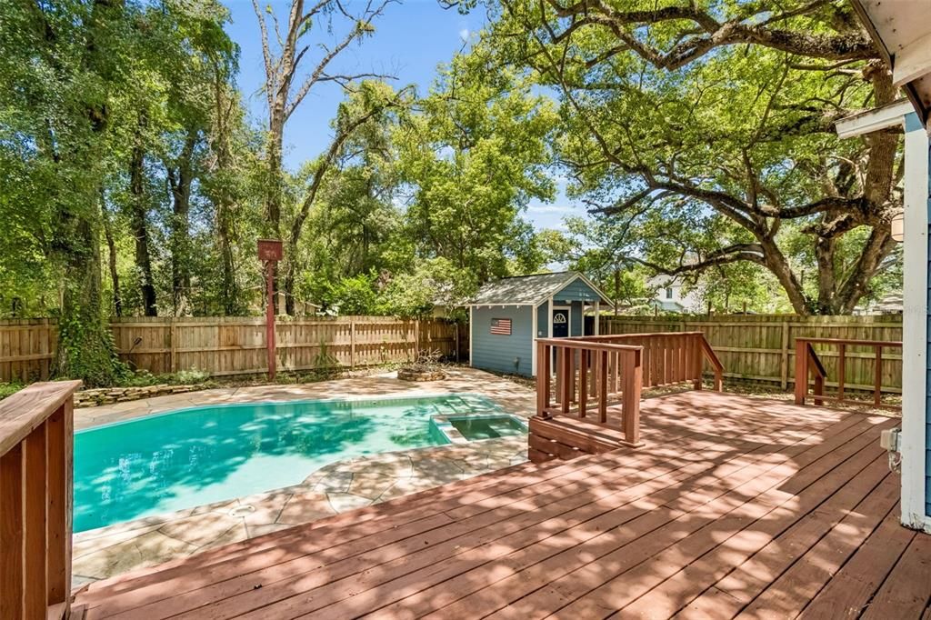 Activo con contrato: $420,000 (3 camas, 2 baños, 1333 Pies cuadrados)