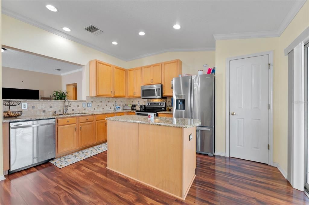 En Venta: $350,000 (3 camas, 2 baños, 1716 Pies cuadrados)