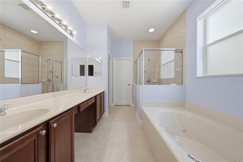 En Venta: $585,000 (5 camas, 3 baños, 3262 Pies cuadrados)