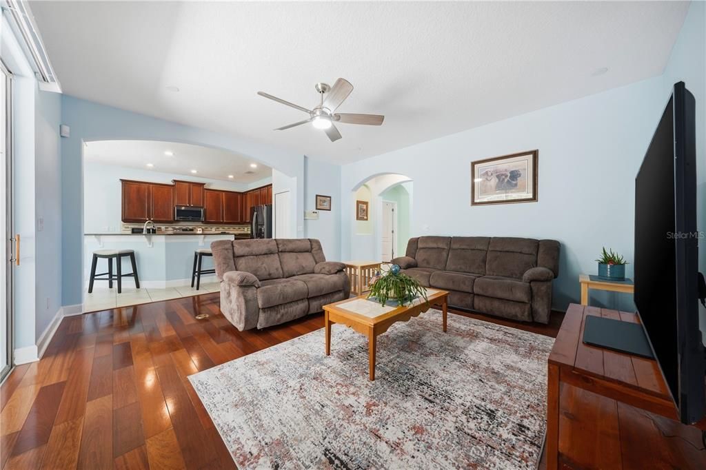 En Venta: $585,000 (5 camas, 3 baños, 3262 Pies cuadrados)