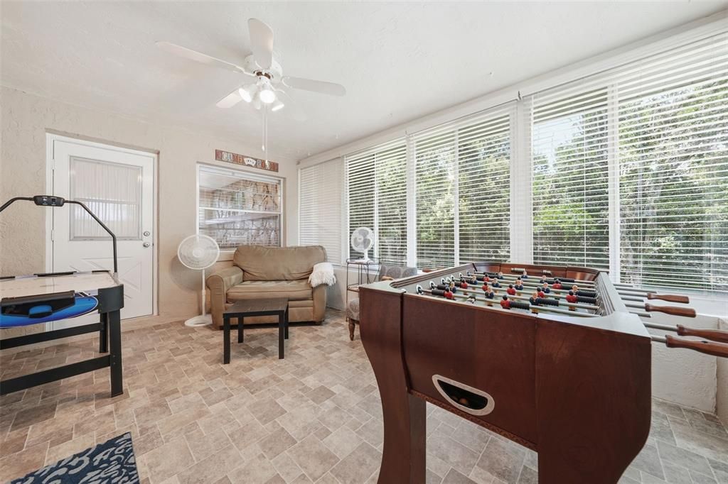 For Sale: $239,500 (2 beds, 1 baths, 1268 Square Feet)