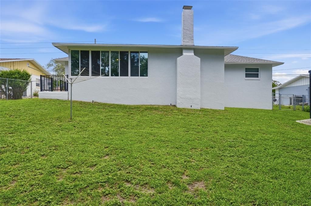 For Sale: $239,500 (2 beds, 1 baths, 1268 Square Feet)