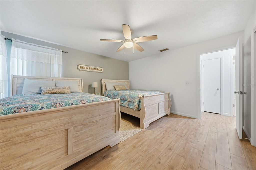 For Sale: $239,500 (2 beds, 1 baths, 1268 Square Feet)