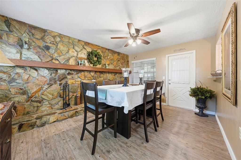 For Sale: $239,500 (2 beds, 1 baths, 1268 Square Feet)