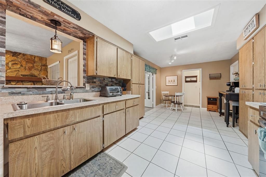 For Sale: $239,500 (2 beds, 1 baths, 1268 Square Feet)
