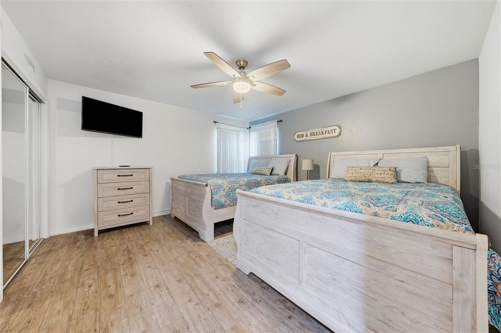 For Sale: $239,500 (2 beds, 1 baths, 1268 Square Feet)