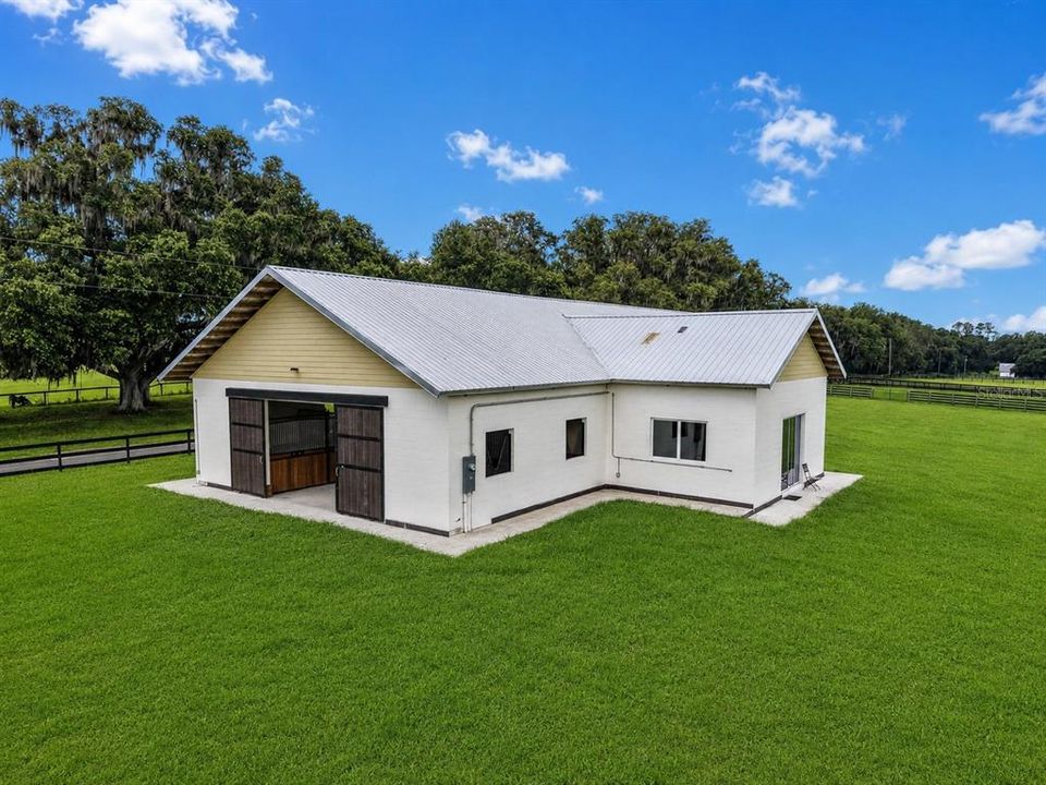 For Sale: $1,325,000 (4 beds, 3 baths, 6350 Square Feet)