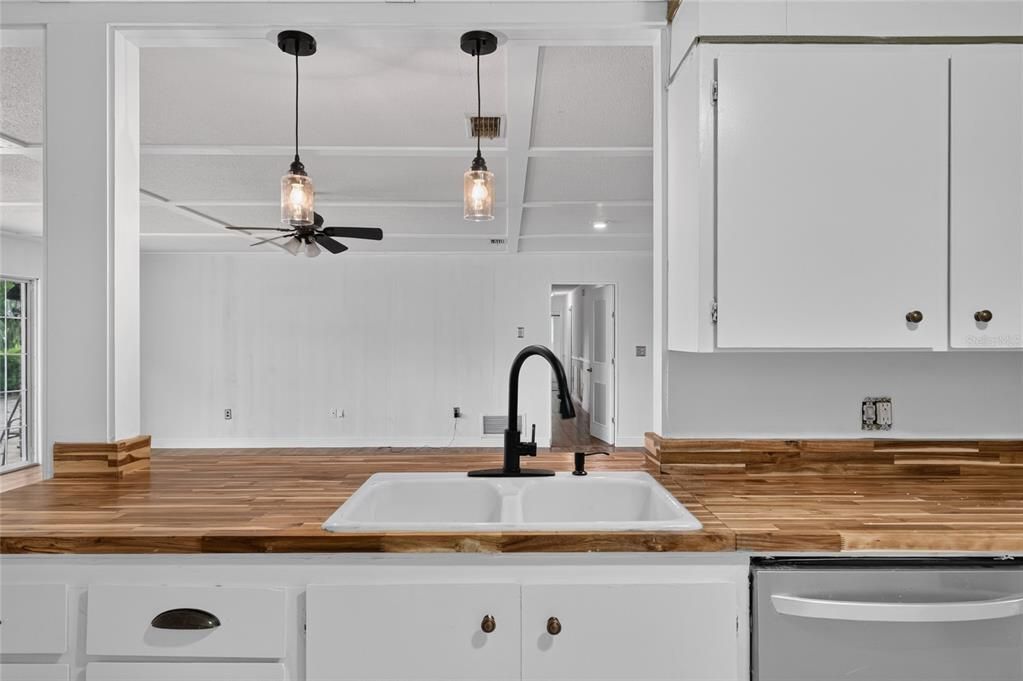 For Sale: $1,325,000 (4 beds, 3 baths, 6350 Square Feet)