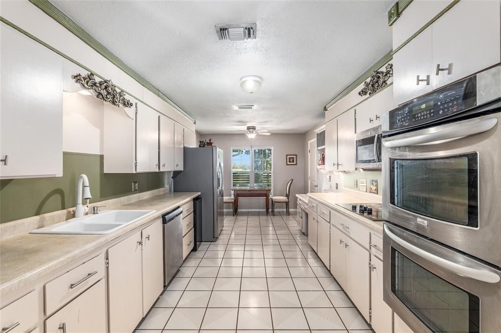 For Sale: $1,325,000 (4 beds, 3 baths, 6350 Square Feet)