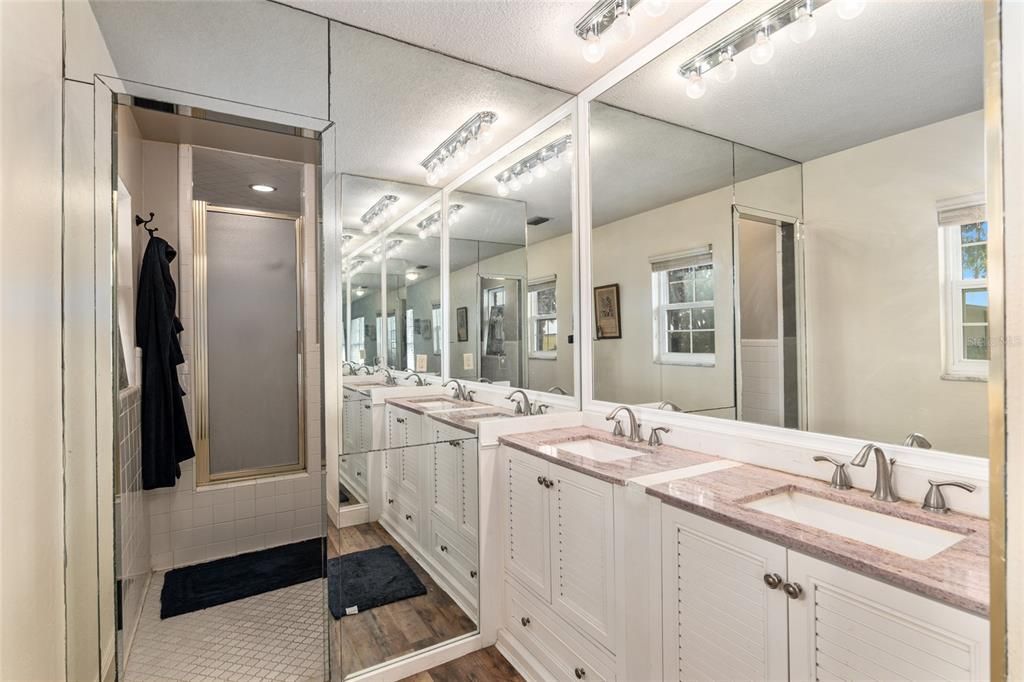 For Sale: $1,325,000 (4 beds, 3 baths, 6350 Square Feet)