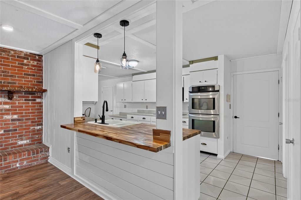 For Sale: $1,325,000 (4 beds, 3 baths, 6350 Square Feet)