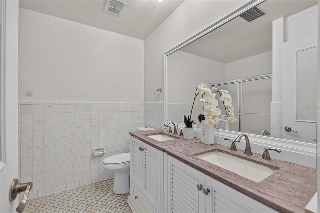 For Sale: $1,325,000 (4 beds, 3 baths, 6350 Square Feet)