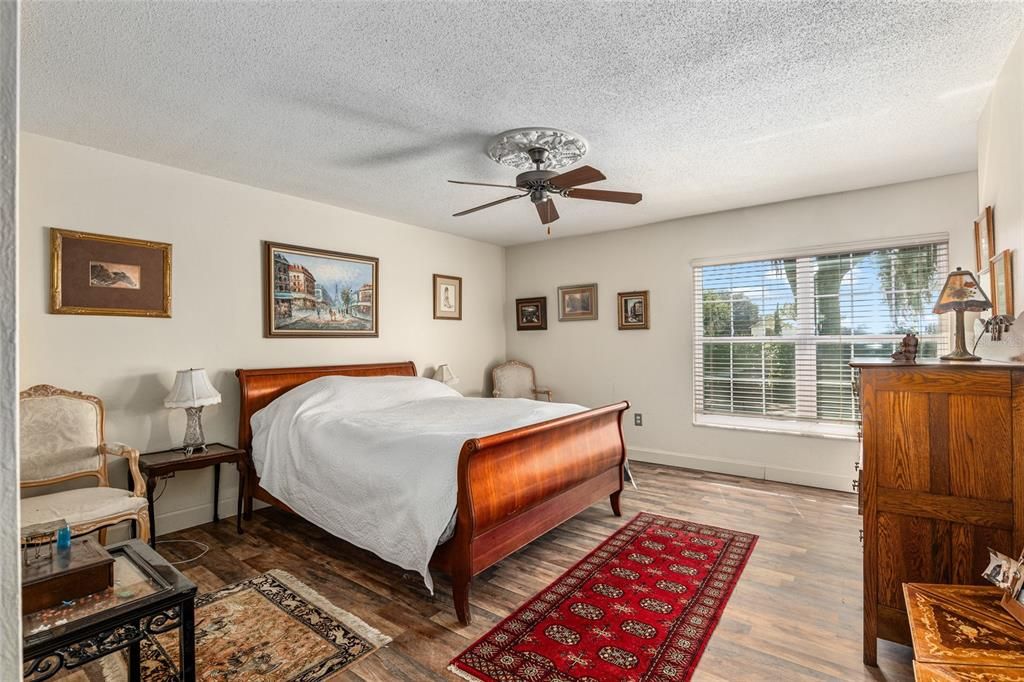 For Sale: $1,325,000 (4 beds, 3 baths, 6350 Square Feet)