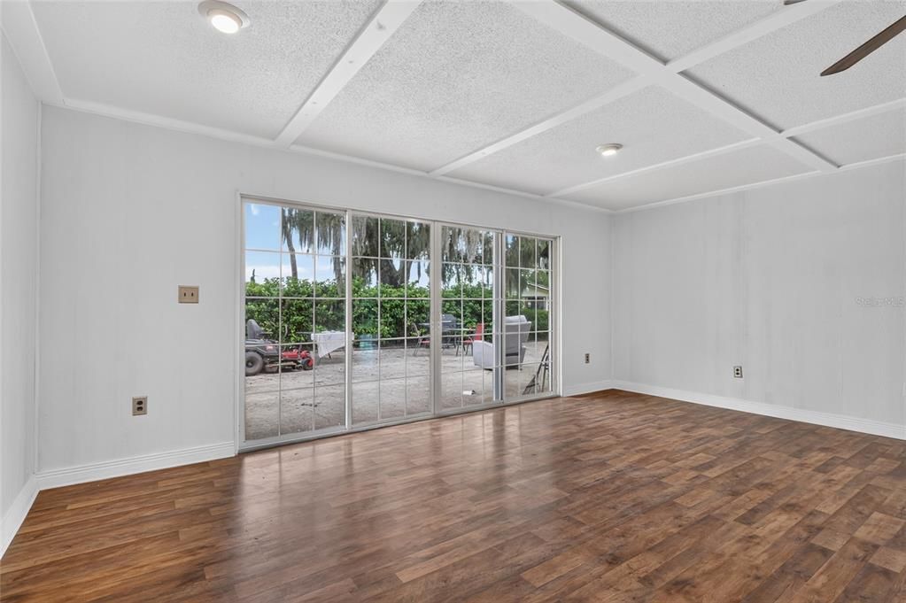 For Sale: $1,325,000 (4 beds, 3 baths, 6350 Square Feet)