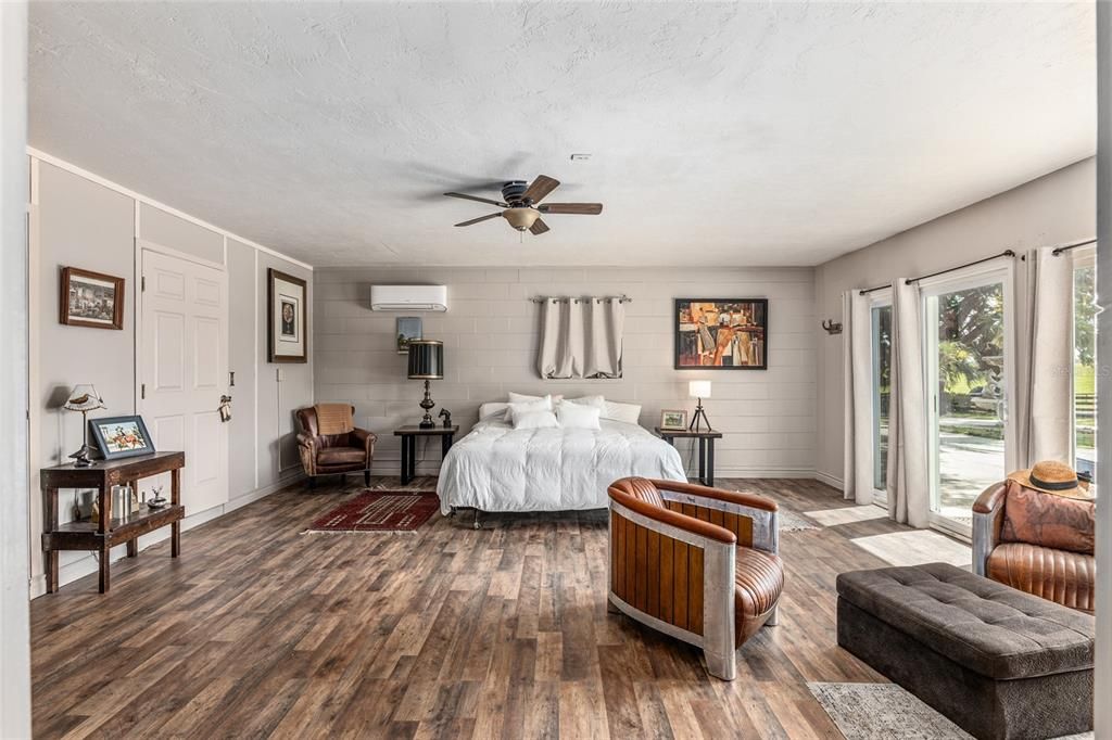 For Sale: $1,325,000 (4 beds, 3 baths, 6350 Square Feet)