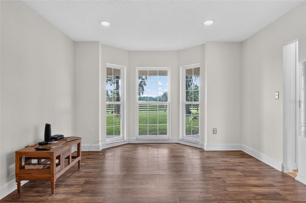 For Sale: $1,325,000 (4 beds, 3 baths, 6350 Square Feet)
