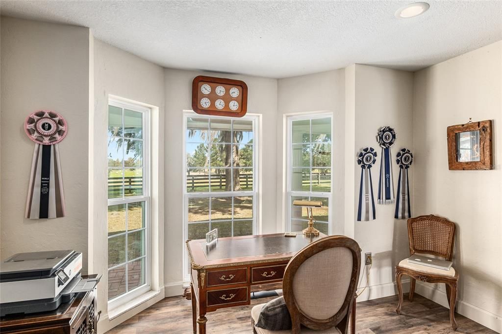 For Sale: $1,325,000 (4 beds, 3 baths, 6350 Square Feet)