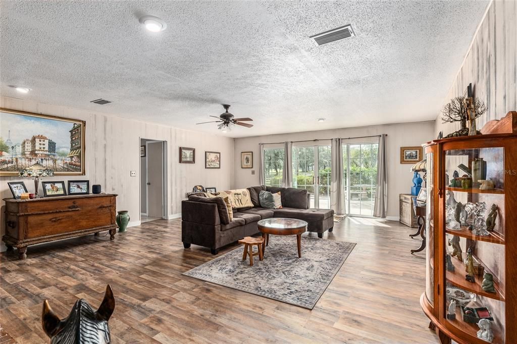 For Sale: $1,325,000 (4 beds, 3 baths, 6350 Square Feet)