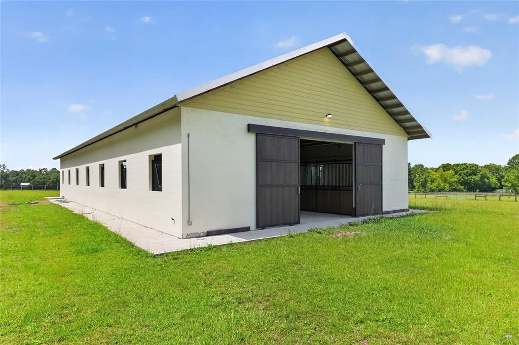 For Sale: $1,325,000 (4 beds, 3 baths, 6350 Square Feet)