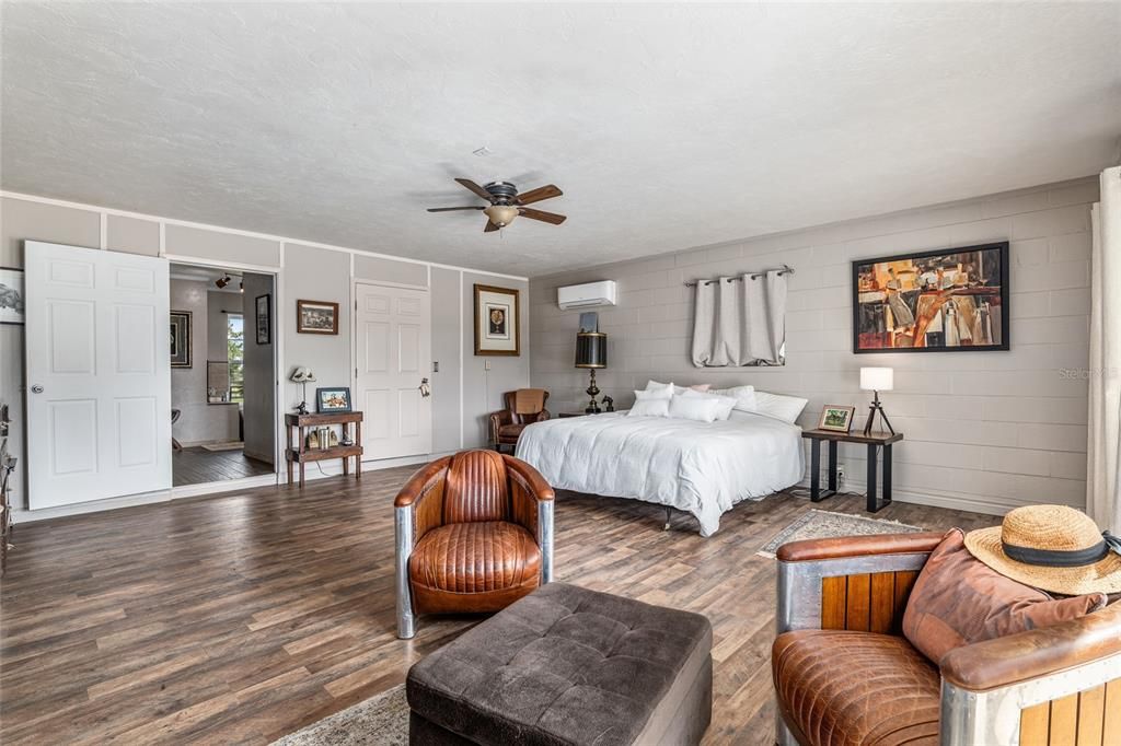 For Sale: $1,325,000 (4 beds, 3 baths, 6350 Square Feet)